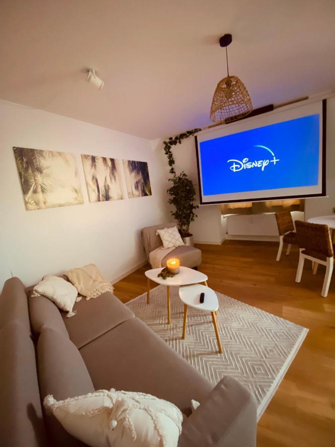 Home Cinema - Balcony - Wi-Fi & Streams Magdeburg Dış mekan fotoğraf